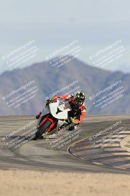 media/Nov-16-2025-Race Pace (Sun) [[8c5fa54630]]/Non Verified Riders (1st 20 Minutes)/6-Turn 12 (2pm)/